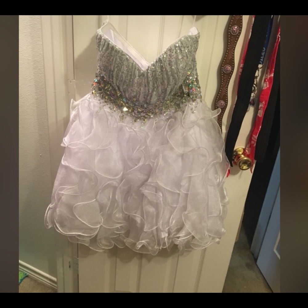 White sequined formal dress 💎